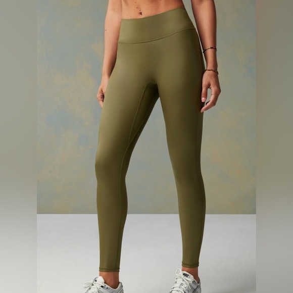 Fabletics Motion365 High-Waisted Legging XS/Short | 25 Color Dark Moss Shine - Picture 5 of 6